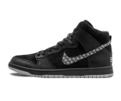 Nike Black Bar