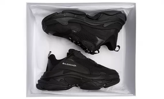 BALENCIAGA TRIPLE S - TRAINERS BLACK