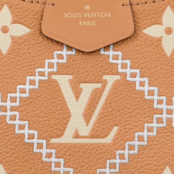 Louis Vuitton  Easy Pouch On Strap