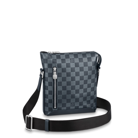 Louis Vuitton Discovery Messenger BB