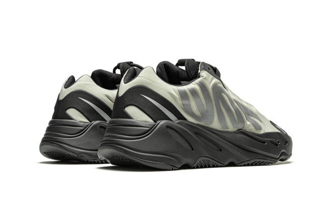 Yeezy Boost 700 MNVN - Bone