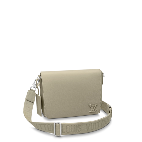 Louis Vuitton Takeoff Messenger