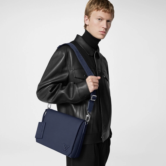 Louis Vuitton Takeoff Messenger