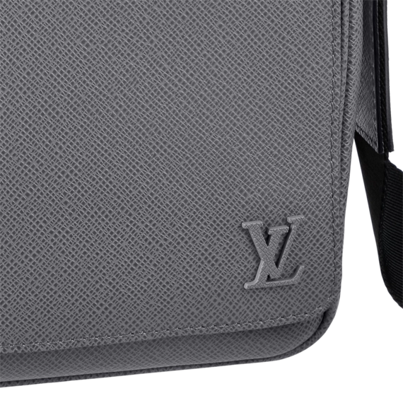 Louis Vuitton District PM