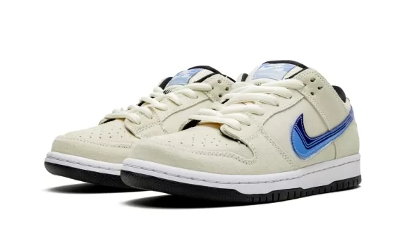 Nike SB Dunk Low - Truck It