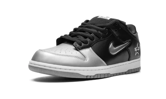 SB Dunk Low OG QS Supreme - Jewel Swoosh Silver/Black