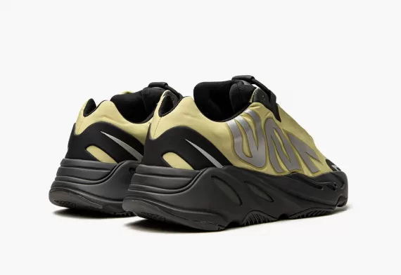 YEEZY 700 MNVN - Resin