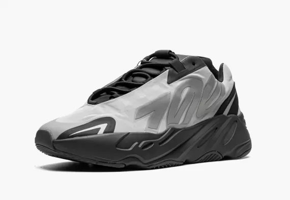 YEEZY 700 MNVN - Metallic