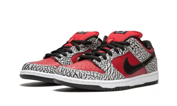 SB Dunk Low Premium Supreme - Red Cement