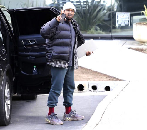 yeezy 700 mauve pre order